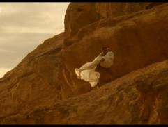 Almásy carries Katherine