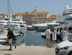 Le gendarme et les gendarmettes